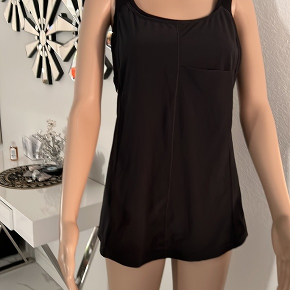 (Lululemon) ladies top size 6 please check measurement because there is no tag - Picture 6 of 17
